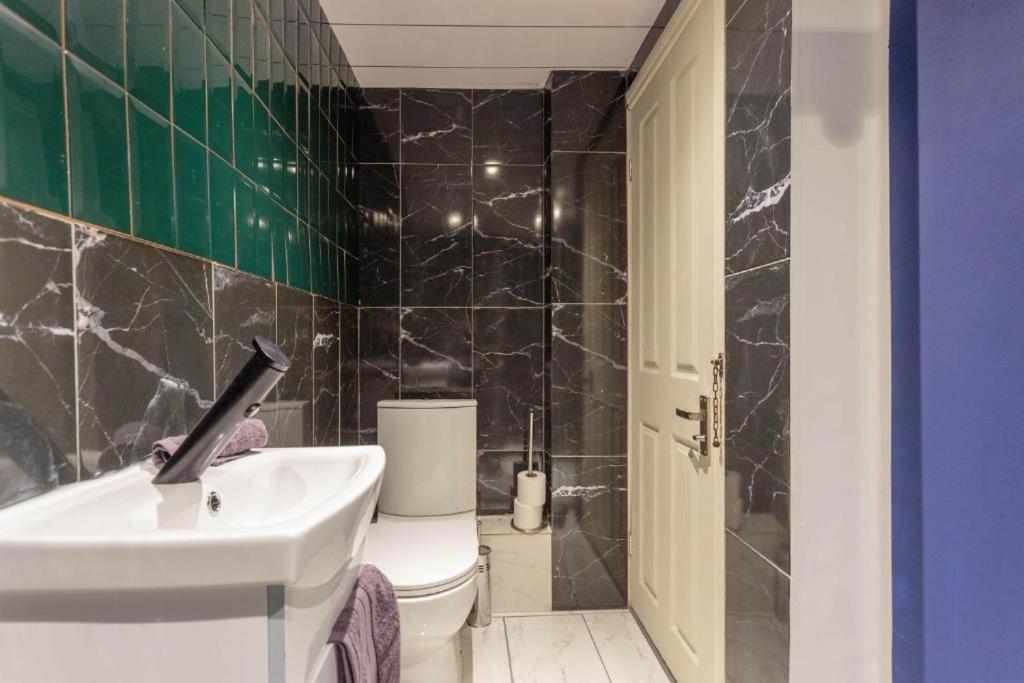 Beautiful Boutique Edinburgh Abode - Sleeps 4 Apartman Kültér fotó